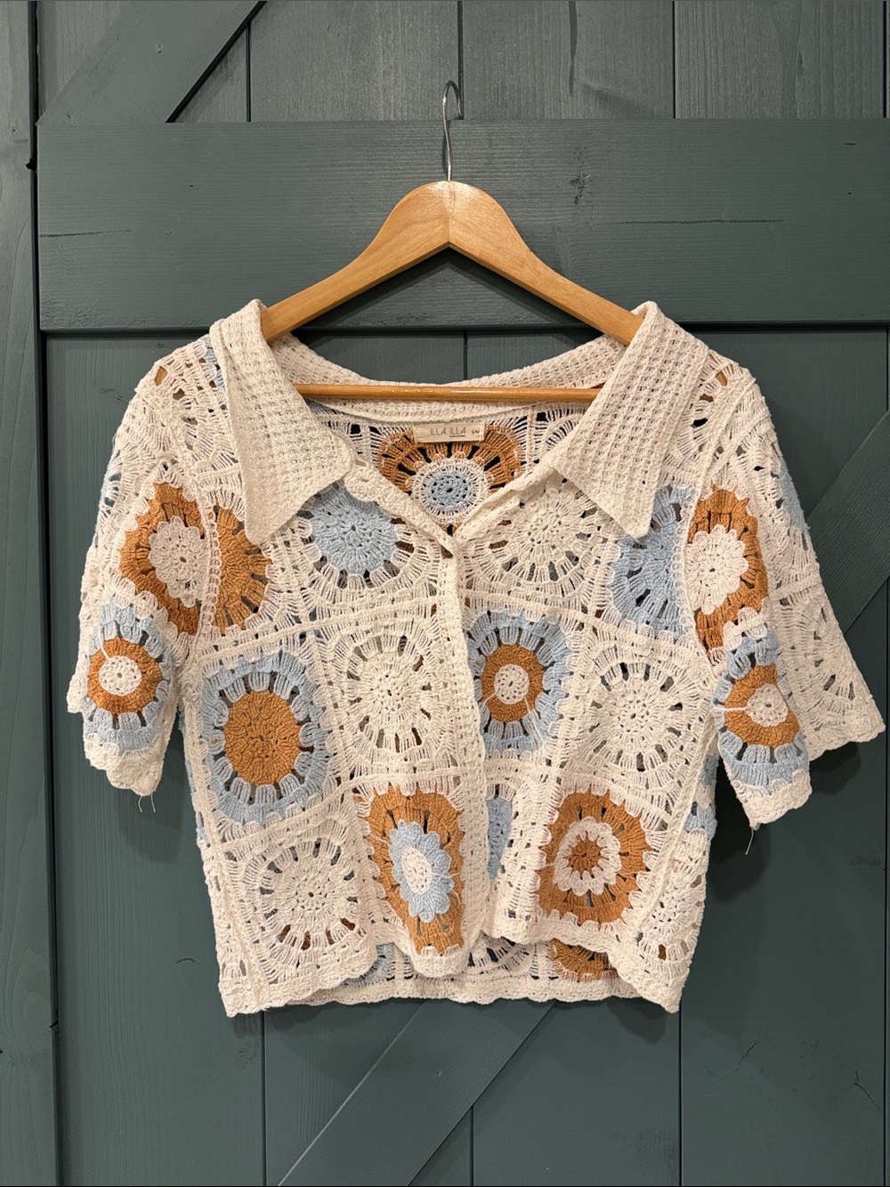 Crochet Collared Short Sleeve Top in Cream, Blue & Tan